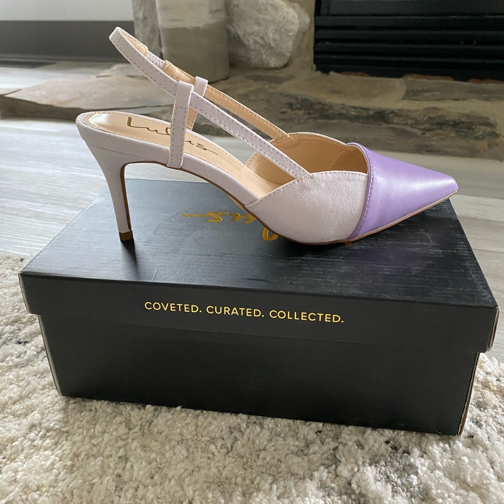 Pointed-toe slingback